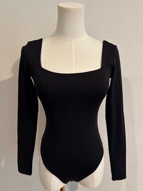 Babaton Contour Long Sleeve Square Neck Bodysuit